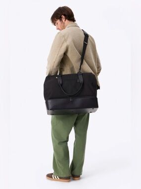 Beis The Weekender Bag In Black